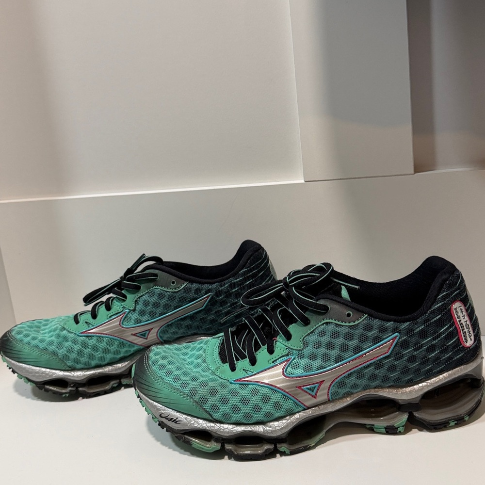 Mizuno Teal and Black Athletic Shoes - Picture 4 of 4